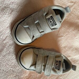 Sparkly silver converse size 7